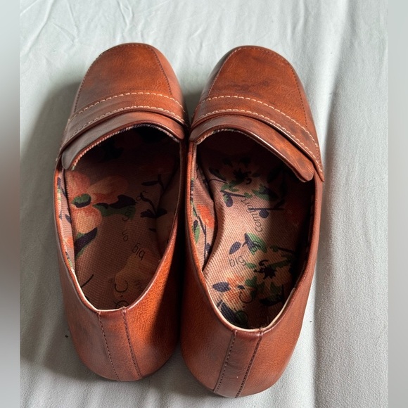 b.o.c. Brown Leather Slip-On Loafers size 8 - Picture 3 of 6